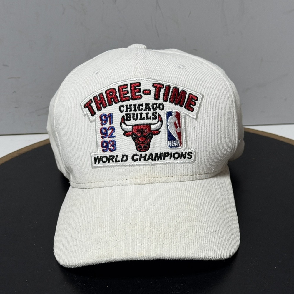 Chicago Bulls Hat Cap Snap Back Mens One Size White NBA Basketball Mitchell Ness